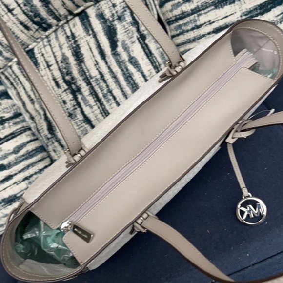 Michael Kors Gilly Large Drawstring Travel Tote Bag MK Bright White - Picture 12 of 16